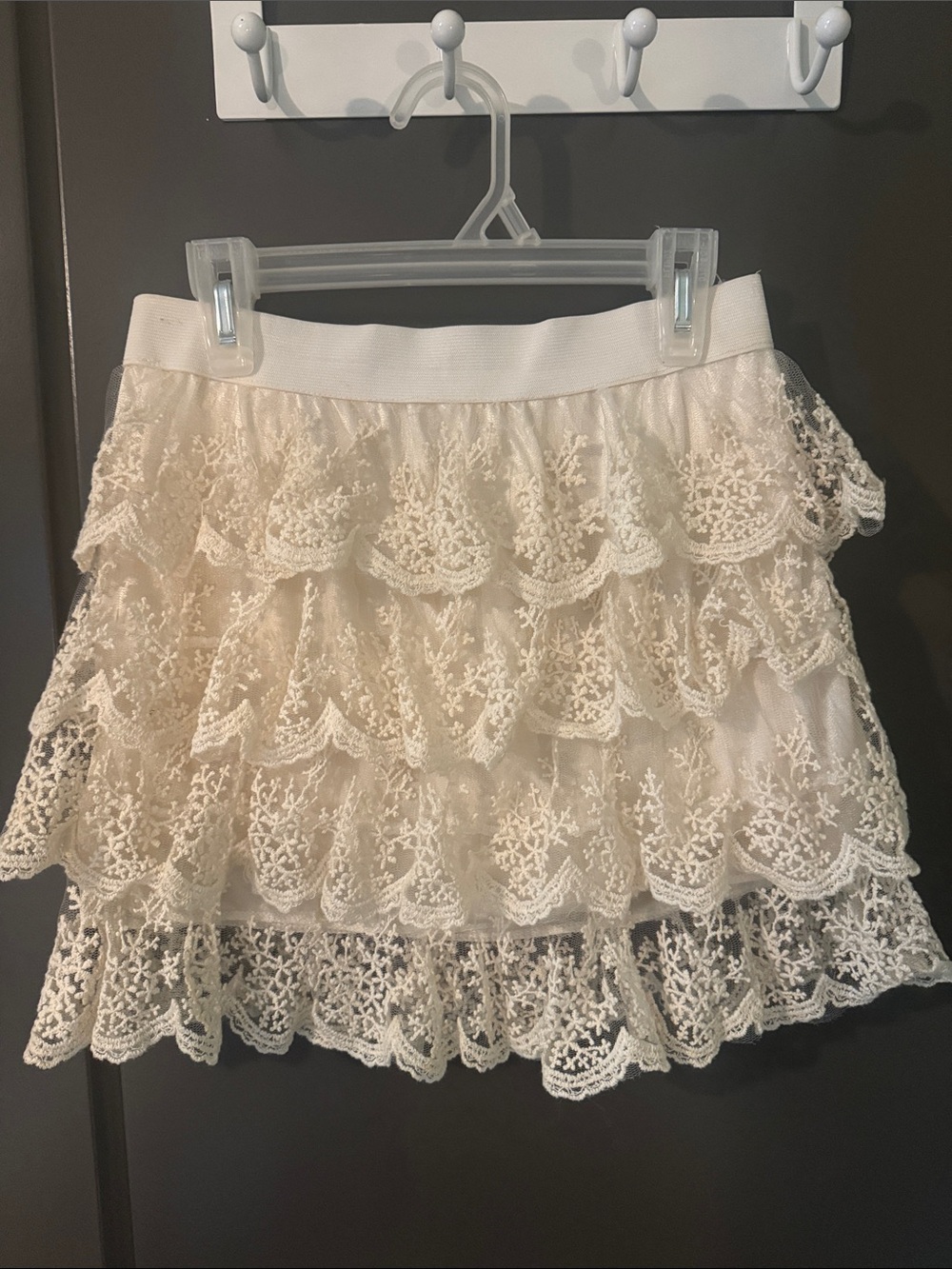 Y2K VTG Tiered Lace Mini Skirt - Cream